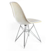 復古 Eames 玻璃纖維側殼椅，適用於 Herman Miller 1959 年，搭配艾菲爾鐵塔底座