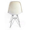 復古 Eames 玻璃纖維側殼椅，適用於 Herman Miller 1959 年，搭配艾菲爾鐵塔底座